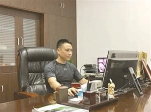 涂新弟的生意經(jīng)：拼命賺錢、拼命省錢、拼命捐錢